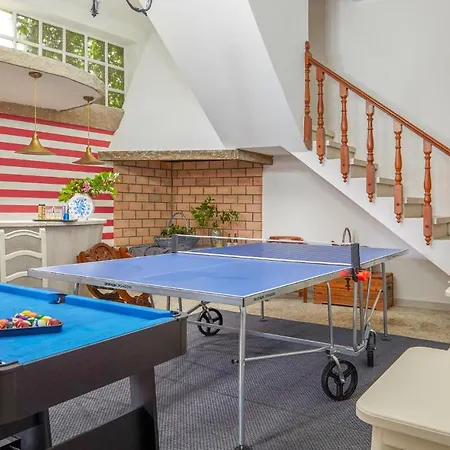 Сasa de vacaciones Amazing In With Indoor Swimming Pool, Wifi&5 Bedrooms *